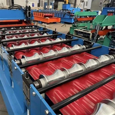 Rollformmaschine für Dach- und Wandfarbenstahl